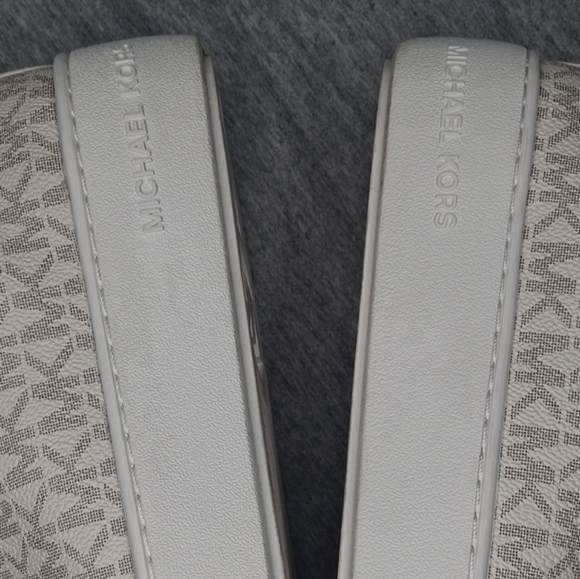 Michael Kors Women's Poppy Lace Up Vanilla Sneakers Gold MK Logo 8M - Picture 9 of 16